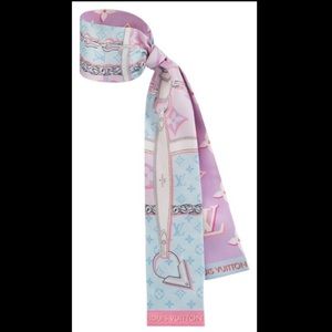 NEVER WORN LOUIS VUITTON Mauve Around the World Bandeau Scarf/Wrap